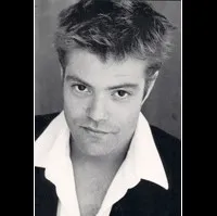 배우인 벤틀리 미첨의 대표 이미지