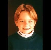 배우인 브라이언 본살의 대표 이미지