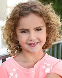 영화배우인 렉시 콜커의 대표 이미지