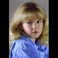 배우인 칸다스 헛슨의 대표 이미지