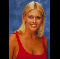 배우인 니콜 에거트의 대표 이미지