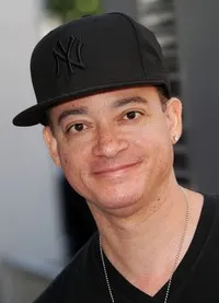 영화배우인 크리스토퍼 레이드의 대표 이미지