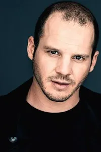 영화배우인 맥스 토메스의 대표 이미지