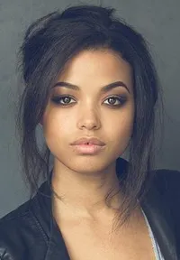 영화배우인 엘라 발린스카의 대표 이미지