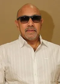 영화배우인 사티아라지의 대표 이미지