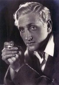 영화배우인 한스-요아킴 뫼비스의 대표 이미지