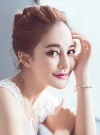 영화배우인 번예의 대표 이미지