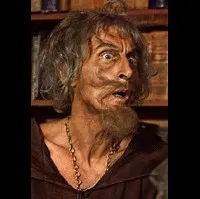 배우인 지오프리 베일던의 대표 이미지