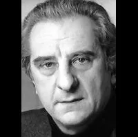 배우인 미셸 오몽의 대표 이미지