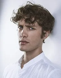 영화배우인 에드워드 헤이터의 대표 이미지