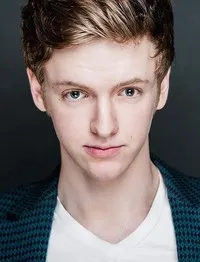 영화배우인 티무르 바텔스의 대표 이미지