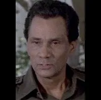 배우인 엔리크 루체로의 대표 이미지