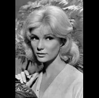 배우인 이벳 미미우스의 대표 이미지