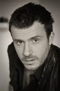 영화배우인 엠마뉘엘 비엘리의 대표 이미지