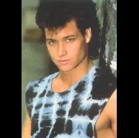 배우인 브라이언 지네시의 대표 이미지