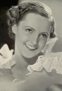 영화배우인 한시 크노텍의 대표 이미지