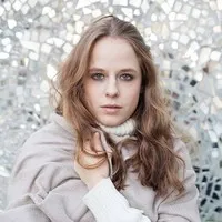 영화배우인 마야 판키에비치의 대표 이미지