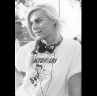 각본, 감독, 기타 제작진, 배우인 캣 쉬어의 대표 이미지