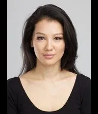 영화배우인 아루잔 가조베코바의 대표 이미지