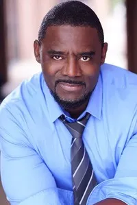 영화배우인 브루스 데이비스의 대표 이미지