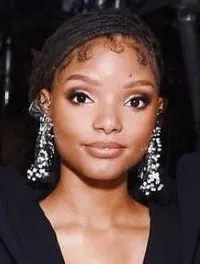 가수인 할리 베일리의 대표 이미지