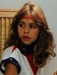 영화배우인 니나 페트로비치의 대표 이미지