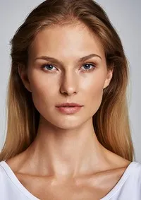 영화배우인 카롤리나 스짐차크의 대표 이미지