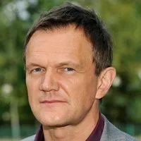 영화배우인 체자리 파주라의 대표 이미지