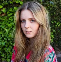 영화배우인 소피 털링의 대표 이미지