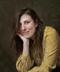 영화배우인 사리안 코미어의 대표 이미지