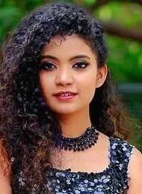 영화배우인 안나 벤의 대표 이미지