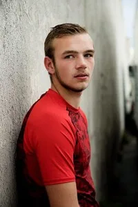 영화배우인 대런 무셀렛의 대표 이미지