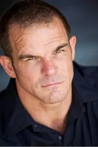 영화배우인 이안 로버츠의 대표 이미지