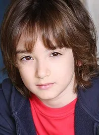 영화배우인 아지 로버트슨의 대표 이미지