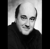 배우인 존 아피셀라의 대표 이미지