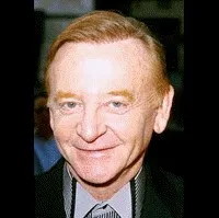 배우인 존 바이너의 대표 이미지