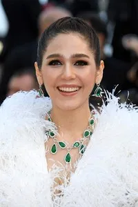 영화배우인 아라야 A. 하게이트의 대표 이미지