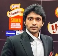 영화배우인 비크람 프라부의 대표 이미지