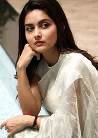 영화배우인 마히마 남비아르의 대표 이미지