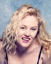 배우인 린다 캐롤의 대표 이미지