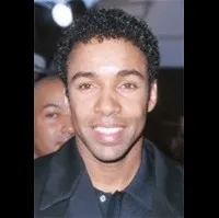 영화배우인 앨런 페인의 대표 이미지