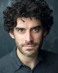 영화배우인 토비 오스몬드의 대표 이미지