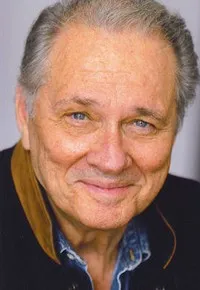 영화배우인 브렛 할시의 대표 이미지