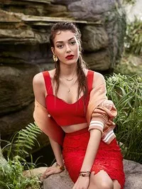 영화배우인 딜란 치체크 데니즈의 대표 이미지