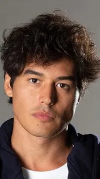 영화배우인 크리스티아노 카카모의 대표 이미지