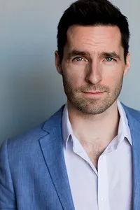 영화배우인 리암 맥닐의 대표 이미지