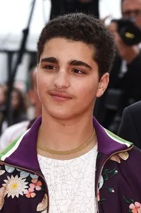 영화배우인 이디르 벤 아디의 대표 이미지