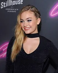 영화배우인 케이티 켈리의 대표 이미지