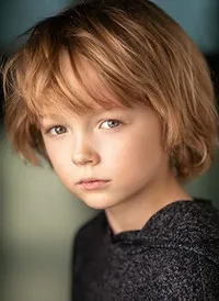 영화배우인 크리스천 컨버리의 대표 이미지