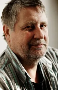 배우, 각본, 감독인 카리 바아아나넨의 대표 이미지